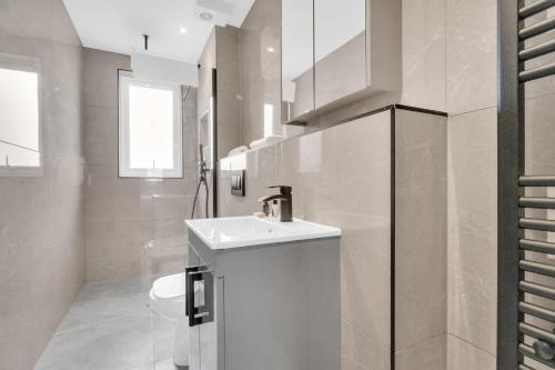 a bathroom with a sink and a toilet at homely- North London Penthouse Apartment Finchley in Finchley