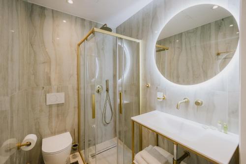 Koupelna v ubytování Mantzarou Suites by Corfu Collection
