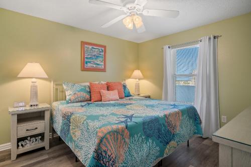 Voodi või voodid majutusasutuse Pelican Beach Resort - Destin Condo Getaways by CLs toas