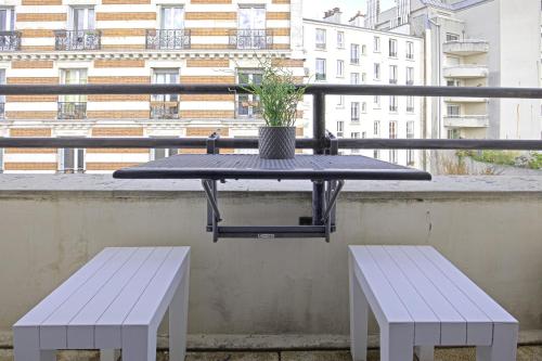 Balcony studio near Buttes Chaumont