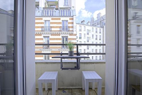 Balcony studio near Buttes Chaumont