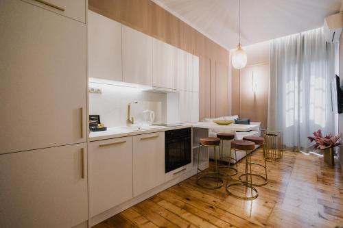 Kuchyň nebo kuchyňský kout v ubytování Mantzarou Suites by Corfu Collection