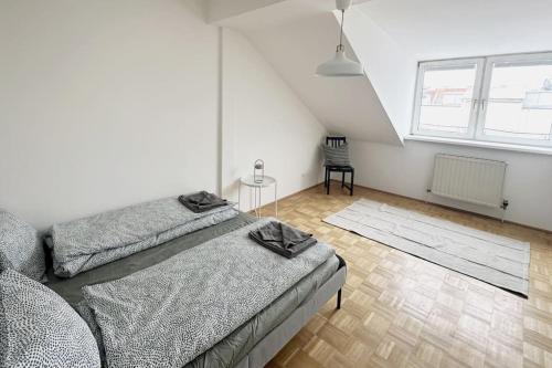 Cozy & New with Balcony View