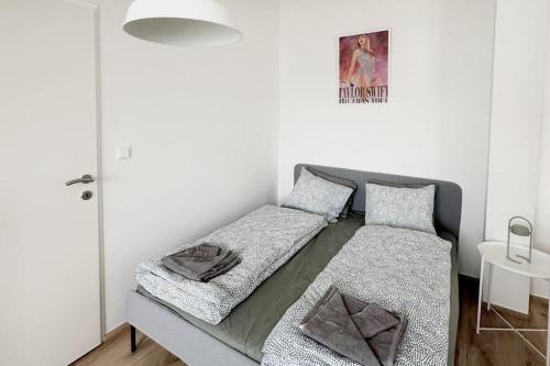 Cozy & New with Balcony View