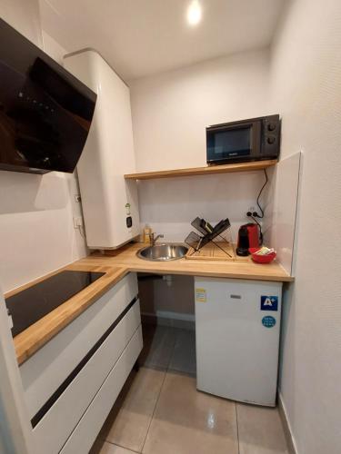 Dapur atau dapur kecil di Les appartements sur Pompidou - 7 appartements neufs société selogerametz com