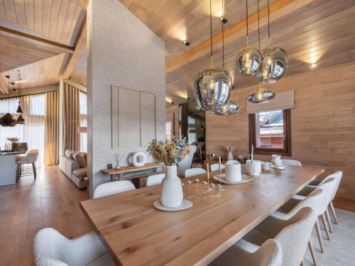 Chalet Luxueux avec Jacuzzi Intérieur à 400m des Pistes - FR-1-563-141