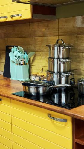 Dapur atau dapur kecil di Hostel KOCHEVNIK CAPSULE HOTEL Almaty