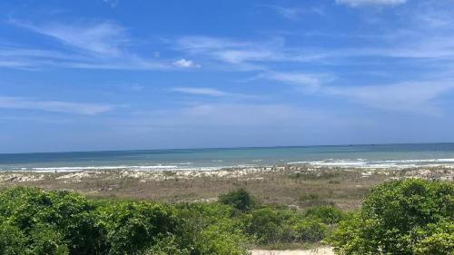a view of the ocean from a beach with trees at Iguape, Jureia, Barra do Ribeira - Frente ao mar in Iguape