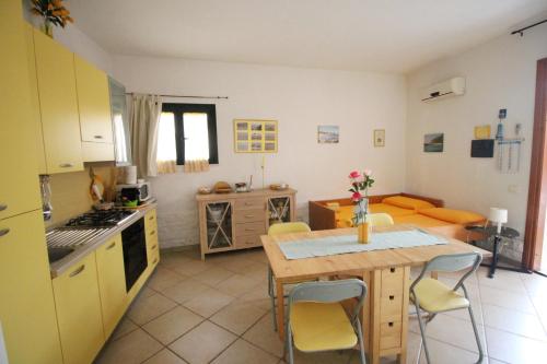 Kuchyň nebo kuchyňský kout v ubytování Easy Flat Sardinia
