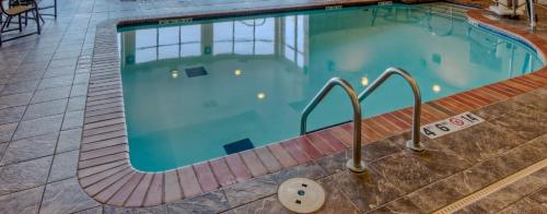 an overhead view of a large swimming pool at Hilton Garden Inn Midtown Tulsa in Tulsa