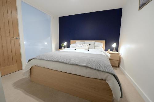 Gallery image of Free Parking in Woking- Comfy King Size Bed-Ground Floor Flat in Woking
