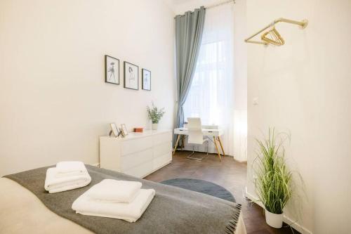 Modern and Stylish 2-Bedroom in the City Center 1085 Budapest, 30-32 József körút kép - 3