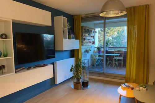 a living room with a large flat screen tv at Lovely spacious cocoon in Montpellier in Montpellier