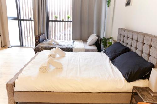 a bedroom with a large bed with white sheets at Shoreditch / Brick Lane - Studio in London