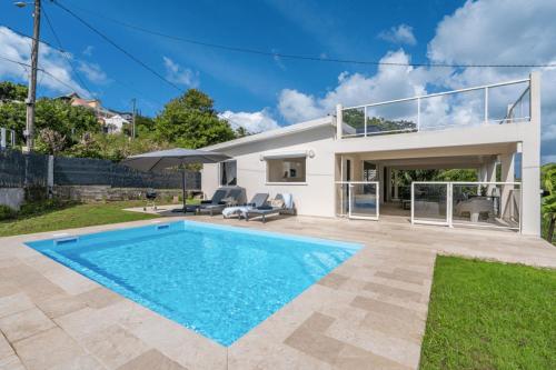 Piscina a Villa Harmony o a prop