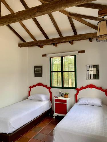 Casa Loma - Ubicada en un bosque de eucaliptos entre Paipa y Duitamaにあるベッド