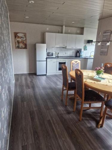Dapur atau dapur kecil di Gemütliche 3-Zimmer-Wohnung, zentral gelegen