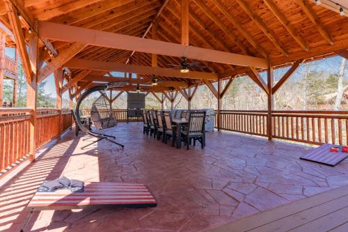 een groot terras met een speeltuin erop bij Mountain Majesty ~ 28 Person Indoor Pool Cabin in Sevierville