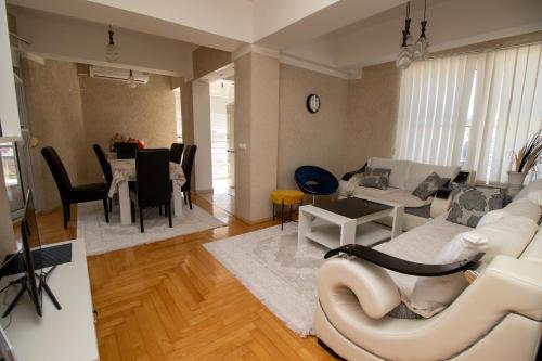 APARTMENTS ANI