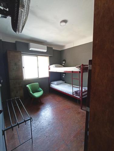 Ένα ή περισσότερα κρεβάτια σε δωμάτιο στο Hostel Estacion Mendoza