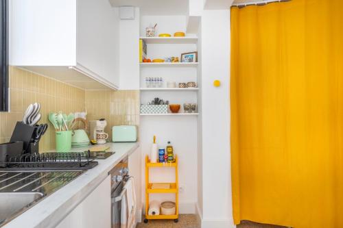 Petit jaune, T2 centre ville Marseille avec balcon photo 17
