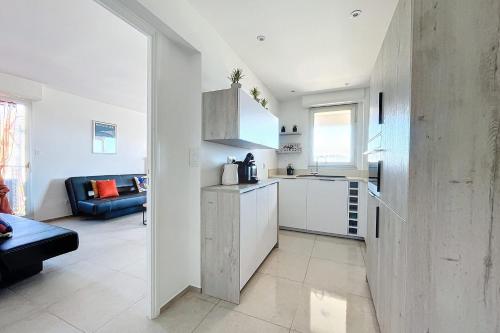 Η κουζίνα ή μικρή κουζίνα στο Pretty cocoon with harbour view