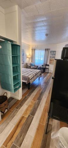 Ένα ή περισσότερα κρεβάτια σε δωμάτιο στο Rolling Hills Motel