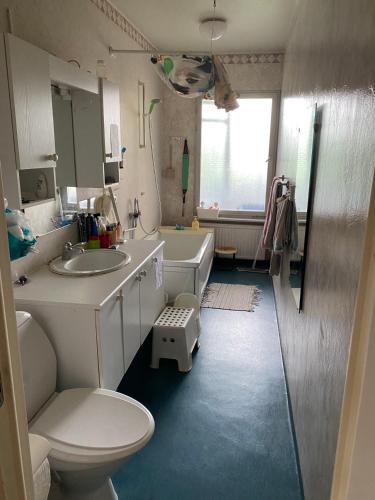 Ett badrum på Xi-room in Årsta Uppsala