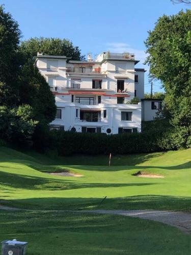 Photo de la galerie de l'établissement Appartement & Rooftop sur le Golf de Chantaco, à Saint-Jean-de-Luz