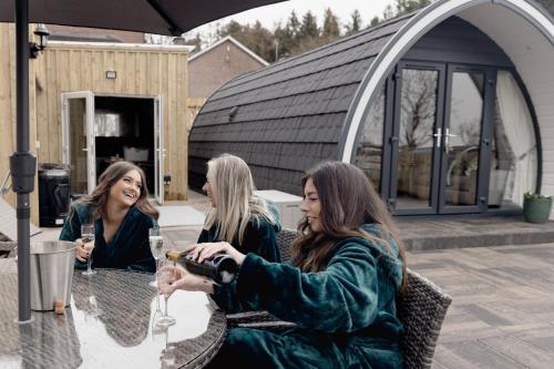 Tetamu yang menginap di Coolaness Glamping