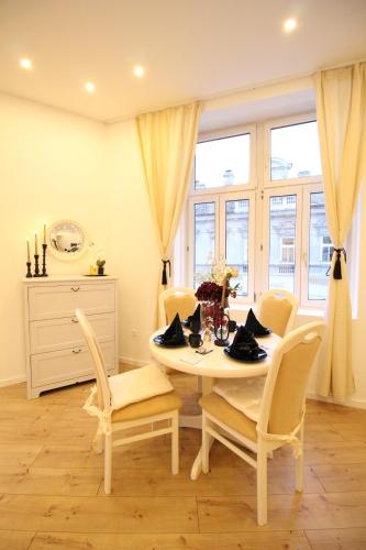 Dining area sa apartment