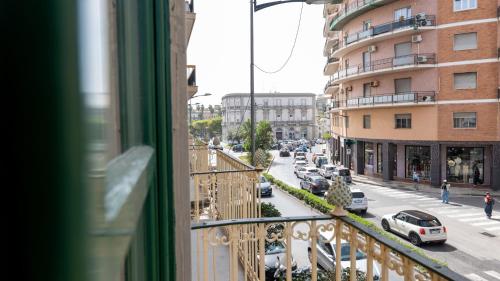 a view from a window of a city street with cars at Central Perk in Siracusa