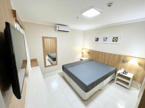 a bedroom with a bed in a room at Piazza Diroma in Caldas Novas