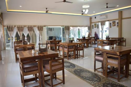 Ресторан / где поесть в Luxurious Beach Resort Agonda
