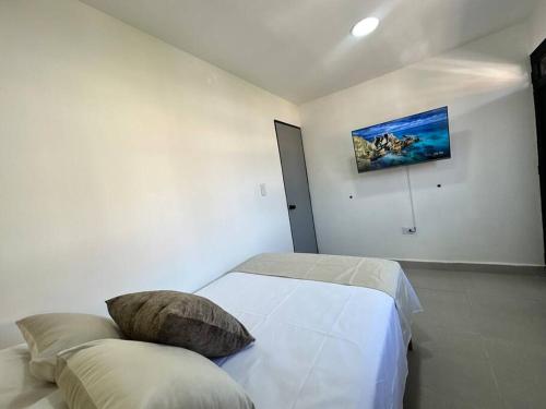 Llit o llits en una habitació de Hermoso apartamento con excelente ubicación