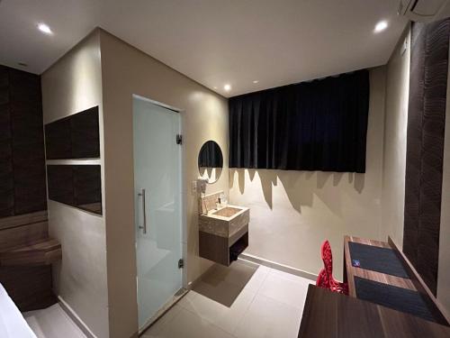 a bathroom with a sink and a toilet and a shower at Só Love Hotel in São Paulo