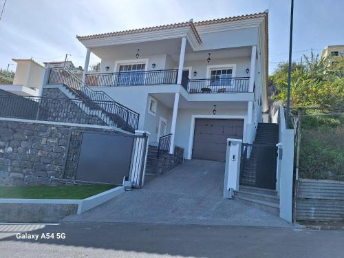 Το κτήριο όπου στεγάζεται  η παραθεριστική κατοικία