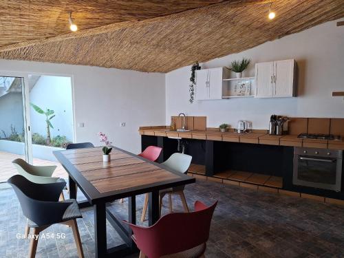 Figueira's House By the Atlantic