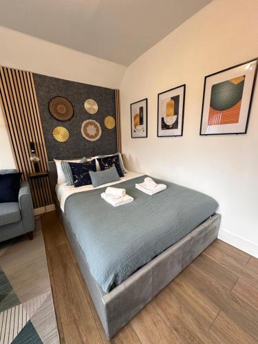 Postel nebo postele na pokoji v ubytování R3 - Newly Renovated Private Self Contained Room in Selly Oak Birmingham with bathroom shared between two rooms