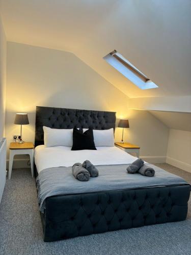 a bedroom with a large bed with towels on it at Cardiff/Pernath Home2 in Cardiff