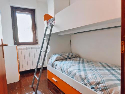 a bunk bed with a ladder in a bedroom at Finestra su Villalago in Villalago