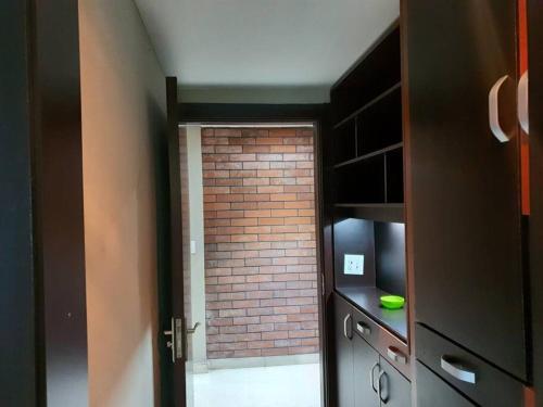 R.1102 Lindo estudio ejecutivo en área turística.にあるキッチンまたは簡易キッチン