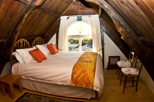 a bedroom with a large bed in a attic at Braeside House Apartments in Cape Town