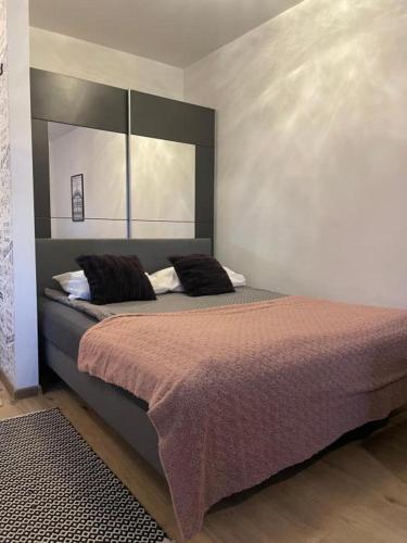a bedroom with a large bed in a room at Channel Centrum Deptak PKP PKS -zameldowanie -wymeldowanie bez kontaktowe in Kielce