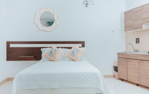 Postel nebo postele na pokoji v ubytování APARTAHOTEL BEIRUT INN