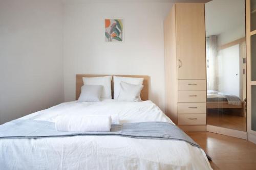 Ένα ή περισσότερα κρεβάτια σε δωμάτιο στο 2 pièces Cosy - proche RER A - proche Paris