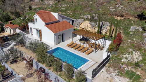 Πισίνα στο ή κοντά στο Villa Flora