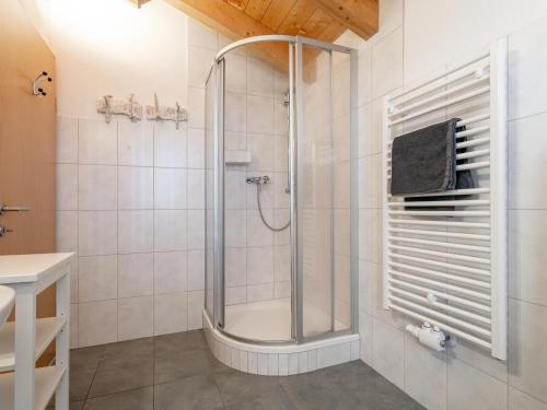 a bathroom with a shower and a sink at Hoog Hout in Hippach