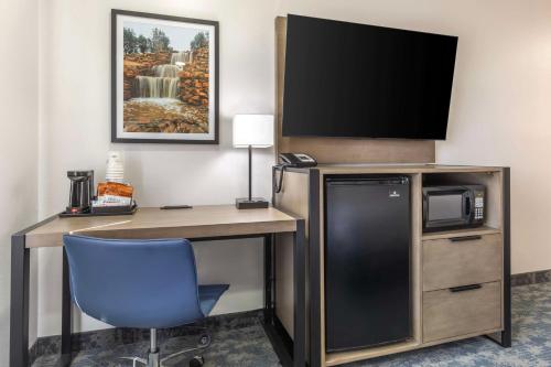 Μια τηλεόραση ή/και κέντρο ψυχαγωγίας στο Best Western North Side Inn