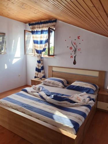 Apartments with parking space Porec - 22715